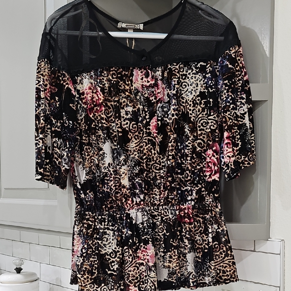 Gimmicks by BKE Multicolor Floral and Abstract Blouse